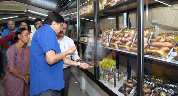 കൂവപ്പൊടി മുതൽ കടൽപായൽ ഉൽപന്നങ്ങൾ വരെ – സി.എം.എഫ്.ആർ.ഐ വിപണന കേന്ദ്രം തുറന്നു കൂവപ്പൊടി മുതൽ കടൽപായൽ ഉൽപന്നങ്ങൾ വരെ – സി.എം.എഫ്.ആർ.ഐ വിപണന കേന്ദ്രം തുറന്നു