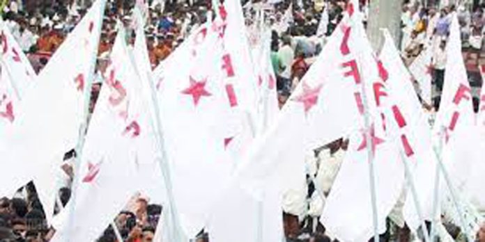 ഡി.വെെ.എഫ്.ഐ മനുഷ്യ ചങ്ങലയിൽ നിർമ്മാണ മേഖലയിലെ തൊഴിലാളികളും കുടുംബാംഗങ്ങളും അണിചേരും ഡി.വെെ.എഫ്.ഐ മനുഷ്യ ചങ്ങലയിൽ നിർമ്മാണ മേഖലയിലെ തൊഴിലാളികളും കുടുംബാംഗങ്ങളും അണിചേരും