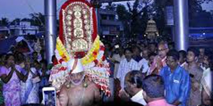 ചാരുംമൂട് ഇടക്കുന്നം അമ്പലത്തിനാൽ ദേവീക്ഷേത്രത്തിലെ പറയ്ക്കെഴുന്നള്ളത്ത് ഒൻപതുമുതൽ 14 വരെ ചാരുംമൂട് ഇടക്കുന്നം അമ്പലത്തിനാൽ ദേവീക്ഷേത്രത്തിലെ പറയ്ക്കെഴുന്നള്ളത്ത് ഒൻപതുമുതൽ 14 വരെ