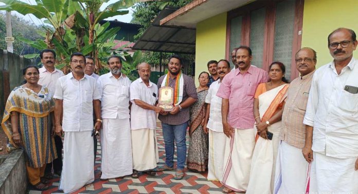 പന്തളത്ത് റാങ്ക് ജേതാവിനെ കോൺഗ്രസ് അനുമോദിച്ചു പന്തളത്ത് റാങ്ക് ജേതാവിനെ കോൺഗ്രസ് അനുമോദിച്ചു