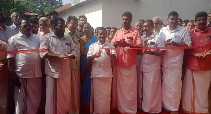 പെരുനാട്ടിൽ പുനർനിർമ്മിച്ച തിരുവാഭരണ പാതയുടെ ഉദ്ഘാടനം നടന്നു പെരുനാട്ടിൽ പുനർനിർമ്മിച്ച തിരുവാഭരണ പാതയുടെ ഉദ്ഘാടനം നടന്നു