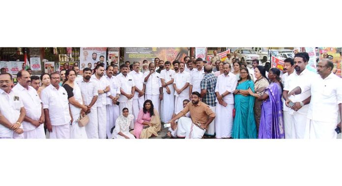 പിണറായി പോലീസ് ഗുണ്ടകളെപ്പോലെ പ്രവർത്തിക്കുന്നു പ്രൊഫ : സതീഷ് കൊച്ചുപറമ്പിൽ പിണറായി പോലീസ് ഗുണ്ടകളെപ്പോലെ പ്രവർത്തിക്കുന്നു പ്രൊഫ : സതീഷ് കൊച്ചുപറമ്പിൽ