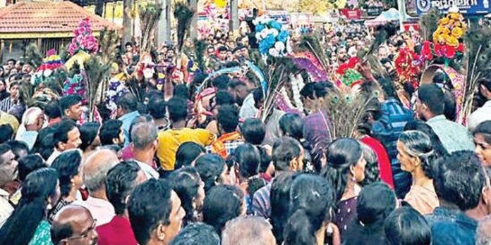 ഹരിപ്പാട് സുബ്രഹ്മണ്യസ്വാമീ ക്ഷേത്രത്തിൽ തൈപ്പൂയക്കാവടികൾ ആടിയെത്തി ഹരിപ്പാട് സുബ്രഹ്മണ്യസ്വാമീ ക്ഷേത്രത്തിൽ തൈപ്പൂയക്കാവടികൾ ആടിയെത്തി
