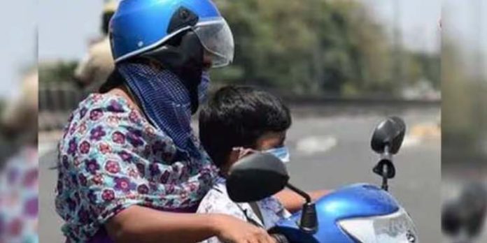 ഹെൽമെറ്റിട്ടോ സമ്മാനം വീട്ടിലെത്തും ; മലപ്പുറം പോലീസിന്റെ ഓഫർ ഹെൽമെറ്റിട്ടോ സമ്മാനം വീട്ടിലെത്തും ; മലപ്പുറം പോലീസിന്റെ ഓഫർ