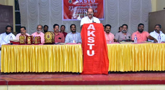 കേന്ദ്ര സർക്കാർ വിദ്യാഭ്യാസത്തെ മതാതിഷ്ഠിതമാക്കാൻ ശ്രമിക്കുന്നു : സി കെ ശശിധരൻ കേന്ദ്ര സർക്കാർ വിദ്യാഭ്യാസത്തെ മതാതിഷ്ഠിതമാക്കാൻ ശ്രമിക്കുന്നു : സി കെ ശശിധരൻ