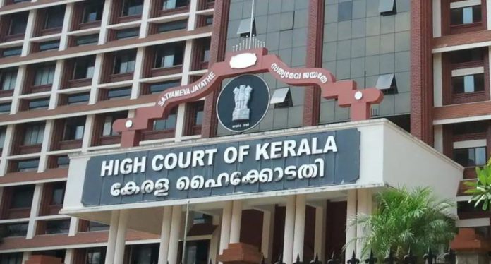 ക്രിക്കറ്റ് സ്റ്റേഡിയവുമായി ബന്ധപ്പെട്ട അഴിമതി കേസിൽ വിജിലൻസിന് അന്വേഷണം തുടരാമെന്ന് ഹൈക്കോടതി ക്രിക്കറ്റ് സ്റ്റേഡിയവുമായി ബന്ധപ്പെട്ട അഴിമതി കേസിൽ വിജിലൻസിന് അന്വേഷണം തുടരാമെന്ന് ഹൈക്കോടതി