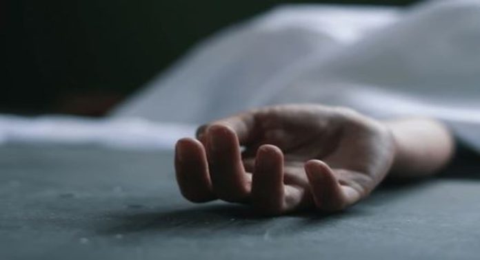 വിതുരയിൽ പ്ലസ് വൺ വിദ്യാർത്ഥിയെ ജീവനൊടുക്കിയ നിലയിൽ കണ്ടെത്തി വിതുരയിൽ പ്ലസ് വൺ വിദ്യാർത്ഥിയെ ജീവനൊടുക്കിയ നിലയിൽ കണ്ടെത്തി