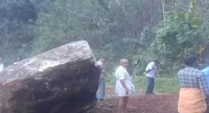ഇടുക്കി നേര്യമംഗലം സംസ്ഥാന പാതയിൽ പാറ ഇടിഞ്ഞുവീണു ; ഗതാഗതം തടസപ്പെട്ടു ഇടുക്കി നേര്യമംഗലം സംസ്ഥാന പാതയിൽ പാറ ഇടിഞ്ഞുവീണു ; ഗതാഗതം തടസപ്പെട്ടു