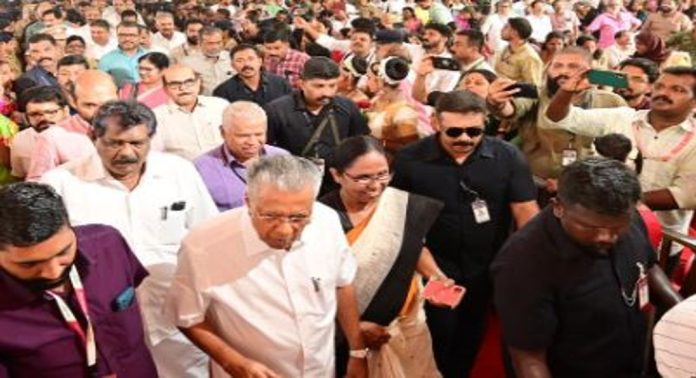 നവകേരള സദസ്സിൽ പങ്കാളികളായത് 35 ലക്ഷം പേരെന്ന് കണക്കുകൾ നവകേരള സദസ്സിൽ പങ്കാളികളായത് 35 ലക്ഷം പേരെന്ന് കണക്കുകൾ