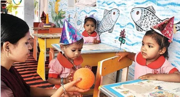 സംസ്ഥാനത്തെ അങ്കണവാടിയിലെ വേതനം വർധിപ്പിച്ചതായി റിപ്പോർട്ടുകൾ സംസ്ഥാനത്തെ അങ്കണവാടിയിലെ വേതനം വർധിപ്പിച്ചതായി റിപ്പോർട്ടുകൾ