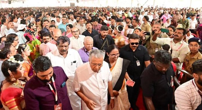 നവകേരള സദസിൽ നൽകിയ പരാതിക്ക് ലഭിച്ചത് വിചിത്ര മറുപടി ; തീർപ്പാക്കാത്ത പരാതി തീർപ്പാക്കി എന്ന് ഫോൺ സന്ദേശം നവകേരള സദസിൽ നൽകിയ പരാതിക്ക് ലഭിച്ചത് വിചിത്ര മറുപടി ; തീർപ്പാക്കാത്ത പരാതി തീർപ്പാക്കി എന്ന് ഫോൺ സന്ദേശം