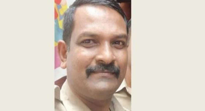 ആത്മഹത്യയ്ക്ക് ശ്രമിച്ച് യുവാവ് ; പിന്നാലെ പോലീസുകാരന്റെ ഇടപെടലിൽ ലഭിച്ചത് രണ്ടാംജന്മം ആത്മഹത്യയ്ക്ക് ശ്രമിച്ച് യുവാവ് ; പിന്നാലെ പോലീസുകാരന്റെ ഇടപെടലിൽ ലഭിച്ചത് രണ്ടാംജന്മം