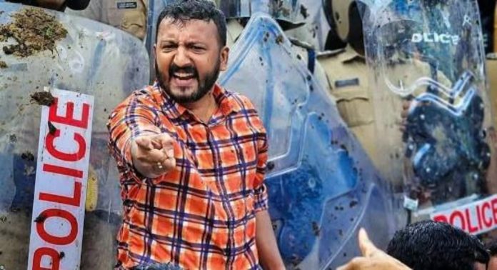രാഹുലിന്റെ അറസ്റ്റ് ഹാജരാകാന് ആവശ്യപ്പെട്ടതിനുമുമ്പേ ; നോട്ടീസ് തയ്യാറാക്കിയത് പിന്നീടെന്ന് രേഖകള് രാഹുലിന്റെ അറസ്റ്റ് ഹാജരാകാന് ആവശ്യപ്പെട്ടതിനുമുമ്പേ ; നോട്ടീസ് തയ്യാറാക്കിയത് പിന്നീടെന്ന് രേഖകള്
