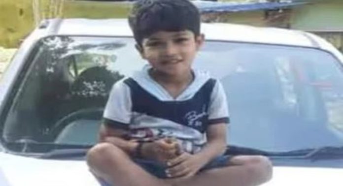 വൈദ്യുതി തൂണിൽ തലയിടിച്ച് അപകടം ; ഏഴു വയസുകാരൻ മരിച്ചു വൈദ്യുതി തൂണിൽ തലയിടിച്ച് അപകടം ; ഏഴു വയസുകാരൻ മരിച്ചു