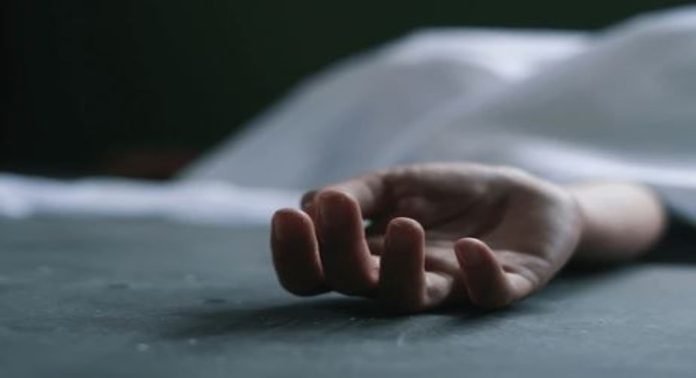 ഭർത്താവിന്റെ സംസ്കര ചടങ്ങുകൾക്ക് പിന്നാലെ ഭാര്യ ജീവനൊടുക്കി ; ഒടുവിൽ വൻ ട്വിസ്റ്റുമായി ആശുപത്രി, വിശ്വാസിക്കാനാകാതെ നാട്ടുകാർ….! ഭർത്താവിന്റെ സംസ്കര ചടങ്ങുകൾക്ക് പിന്നാലെ ഭാര്യ ജീവനൊടുക്കി ; ഒടുവിൽ വൻ ട്വിസ്റ്റുമായി ആശുപത്രി, വിശ്വാസിക്കാനാകാതെ നാട്ടുകാർ….!