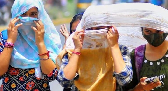 സംസ്ഥാനത്ത് ചൂട് വർധിക്കുന്നു ; 3 ഡിഗ്രിവരെ കൂടി, ജാഗ്രത പാലിക്കണമെന്ന് അധികൃതർ….! സംസ്ഥാനത്ത് ചൂട് വർധിക്കുന്നു ; 3 ഡിഗ്രിവരെ കൂടി, ജാഗ്രത പാലിക്കണമെന്ന് അധികൃതർ….!