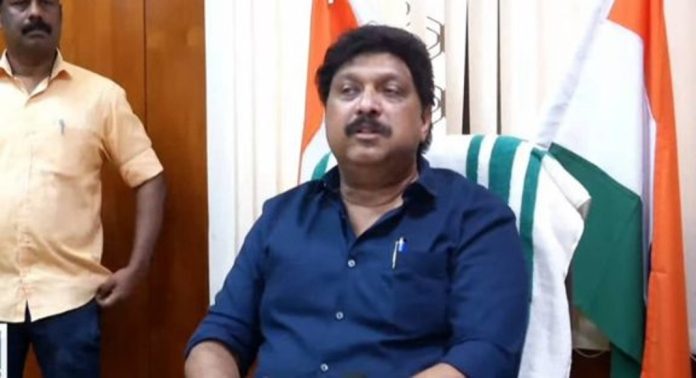 കെഎസ്ആര്ടിസി വമ്പൻ പരിഷ്കാരത്തിന് ഒരുങ്ങുന്നു ; തൊഴിലാളി യൂണിയനുകളുമായി ചർച്ച നടത്തി ഗതാഗത മന്ത്രി കെ ബി ഗണേഷ് കുമാർ കെഎസ്ആര്ടിസി വമ്പൻ പരിഷ്കാരത്തിന് ഒരുങ്ങുന്നു ; തൊഴിലാളി യൂണിയനുകളുമായി ചർച്ച നടത്തി ഗതാഗത മന്ത്രി കെ ബി ഗണേഷ് കുമാർ