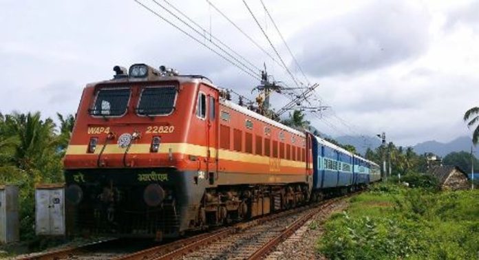 കണ്ണൂർ – ആലപ്പുഴ എക്സിക്യൂട്ടീവ് എക്സ്പ്രസ് പാളം തെറ്റിയതായി റിപ്പോർട്ടുകൾ കണ്ണൂർ – ആലപ്പുഴ എക്സിക്യൂട്ടീവ് എക്സ്പ്രസ് പാളം തെറ്റിയതായി റിപ്പോർട്ടുകൾ
