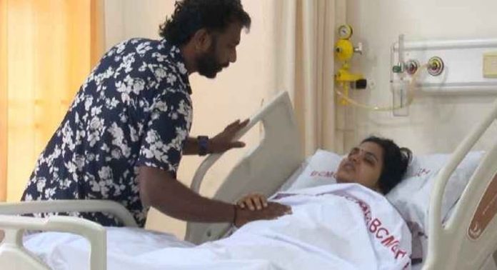 ലാത്തി ചാർജിൽ ഗുരുതരമായി പരിക്കേറ്റ യൂത്ത് കോൺഗ്രസ് നേതാവ് മേഘ രഞ്ജിത്ത് ആശുപത്രിയിൽ തുടരുന്നു ലാത്തി ചാർജിൽ ഗുരുതരമായി പരിക്കേറ്റ യൂത്ത് കോൺഗ്രസ് നേതാവ് മേഘ രഞ്ജിത്ത് ആശുപത്രിയിൽ തുടരുന്നു