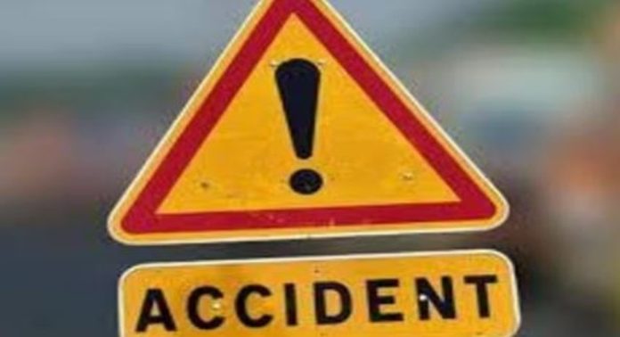 അയ്യപ്പഭക്തർ സഞ്ചരിച്ച മിനി ബസ് നിയന്ത്രണം വിട്ടു മറിഞ്ഞ് അപകടം ; ഒരു മരണം അയ്യപ്പഭക്തർ സഞ്ചരിച്ച മിനി ബസ് നിയന്ത്രണം വിട്ടു മറിഞ്ഞ് അപകടം ; ഒരു മരണം