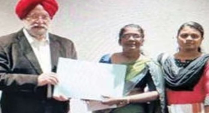 പന്തളം വികസിക്കണം ; കേന്ദ്രമന്ത്രിക്ക് നഗരസഭയുടെ നിവേദനം പന്തളം വികസിക്കണം ; കേന്ദ്രമന്ത്രിക്ക് നഗരസഭയുടെ നിവേദനം
