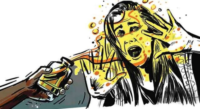 പതിനാറുകാരിക്ക് നേരെ രാസവസ്തുവെറിഞ്ഞ് ആക്രമണം ; പ്രായപൂർത്തിയാകാത്ത പ്രതി പിടിയിൽ, സംഭവം ഡൽഹിയിൽ…! പതിനാറുകാരിക്ക് നേരെ രാസവസ്തുവെറിഞ്ഞ് ആക്രമണം ; പ്രായപൂർത്തിയാകാത്ത പ്രതി പിടിയിൽ, സംഭവം ഡൽഹിയിൽ…!
