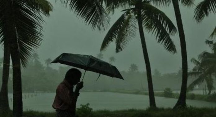 സംസ്ഥാനത്ത് രണ്ടു ദിവസം കൂടി ശക്തമായ മഴയ്ക്ക് സാധ്യത സംസ്ഥാനത്ത് രണ്ടു ദിവസം കൂടി ശക്തമായ മഴയ്ക്ക് സാധ്യത