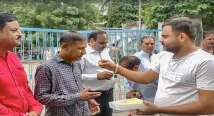 ബിൽക്കിസ് ബാനു കേസ് ; പ്രതികൾ ഒളിവിൽ തന്നെ, കോടതിയലക്ഷ്യക്കേസിന് അപേക്ഷിക്കുമെന്ന് അഭിഭാഷക ബിൽക്കിസ് ബാനു കേസ് ; പ്രതികൾ ഒളിവിൽ തന്നെ, കോടതിയലക്ഷ്യക്കേസിന് അപേക്ഷിക്കുമെന്ന് അഭിഭാഷക