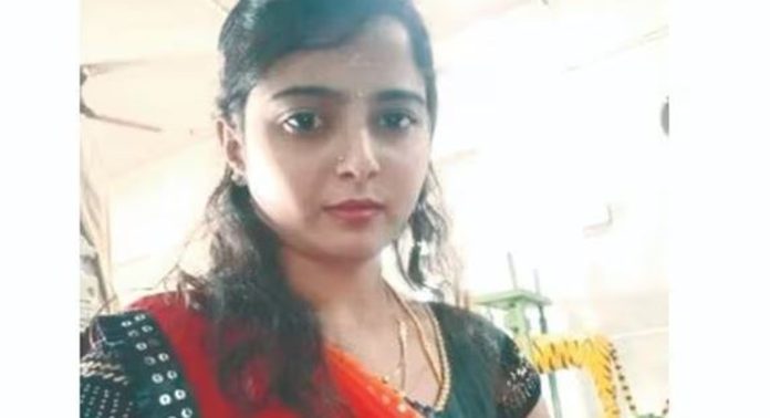 കാണാതായ അധ്യാപികയുടെ മൃതദേഹം കുഴിച്ചിട്ടനിലയിൽ കണ്ടെത്തി ; വൻ ദുരൂഹത കാണാതായ അധ്യാപികയുടെ മൃതദേഹം കുഴിച്ചിട്ടനിലയിൽ കണ്ടെത്തി ; വൻ ദുരൂഹത