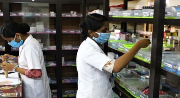 മെഡിക്കൽ സ്റ്റോറുകളില് കുറിപ്പടിയില്ലാതെ ആന്റിബയോട്ടിക് നൽകരുത് ; മുന്നറിയിപ്പുമായി ആരോഗ്യവിദഗ്ധർ മെഡിക്കൽ സ്റ്റോറുകളില് കുറിപ്പടിയില്ലാതെ ആന്റിബയോട്ടിക് നൽകരുത് ; മുന്നറിയിപ്പുമായി ആരോഗ്യവിദഗ്ധർ