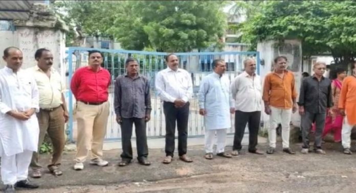 ബിൽക്കിസ് ബാനു കൂട്ടബലാത്സംഗക്കേസ് ; കീഴടങ്ങാൻ നാലാഴ്ച കൂടി സാവകാശം വേണം, കുറ്റവാളികൾ വീണ്ടും സുപ്രീംകോടതിയിൽ, ഇതൊക്കെയാണ് ഇവിടെത്തെ നിയമങ്ങളെന്ന് ജനങ്ങൾ….! ബിൽക്കിസ് ബാനു കൂട്ടബലാത്സംഗക്കേസ് ; കീഴടങ്ങാൻ നാലാഴ്ച കൂടി സാവകാശം വേണം, കുറ്റവാളികൾ വീണ്ടും സുപ്രീംകോടതിയിൽ, ഇതൊക്കെയാണ് ഇവിടെത്തെ നിയമങ്ങളെന്ന് ജനങ്ങൾ….!