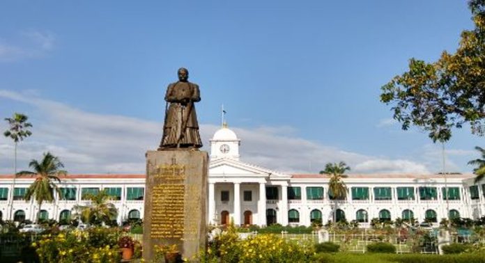 കേരളത്തിന് വീണ്ടും കേന്ദ്രത്തിന്റെ തിരിച്ചടി ; അവസാന പാദ കടമെടുപ്പിൽ 5600 കോടി കേന്ദ്രം വെട്ടിക്കുറച്ചതായി റിപ്പോർട്ടുകൾ കേരളത്തിന് വീണ്ടും കേന്ദ്രത്തിന്റെ തിരിച്ചടി ; അവസാന പാദ കടമെടുപ്പിൽ 5600 കോടി കേന്ദ്രം വെട്ടിക്കുറച്ചതായി റിപ്പോർട്ടുകൾ