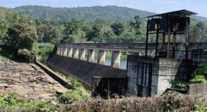 പെരുന്തേനരുവിയിലെ വൈദ്യുതി ഉല്പാദനം കുറഞ്ഞു പെരുന്തേനരുവിയിലെ വൈദ്യുതി ഉല്പാദനം കുറഞ്ഞു