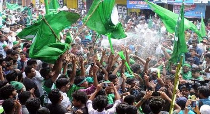 എറണാകുളത്ത് മുസ്ലിം ലീഗ് യോഗത്തിൽ വൻ സംഘർഷം എറണാകുളത്ത് മുസ്ലിം ലീഗ് യോഗത്തിൽ വൻ സംഘർഷം