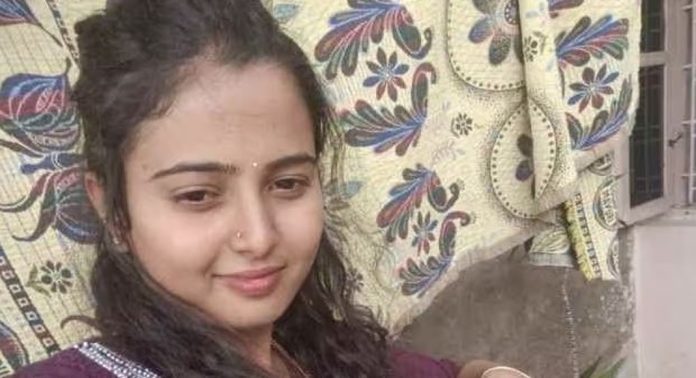 അധ്യാപിക ദീപികയുടെ മരണം കൊലപതാകം ; പിന്നിൽ പ്രണയപ്പക, കാമുകൻ അറസ്റ്റിൽ അധ്യാപിക ദീപികയുടെ മരണം കൊലപതാകം ; പിന്നിൽ പ്രണയപ്പക, കാമുകൻ അറസ്റ്റിൽ