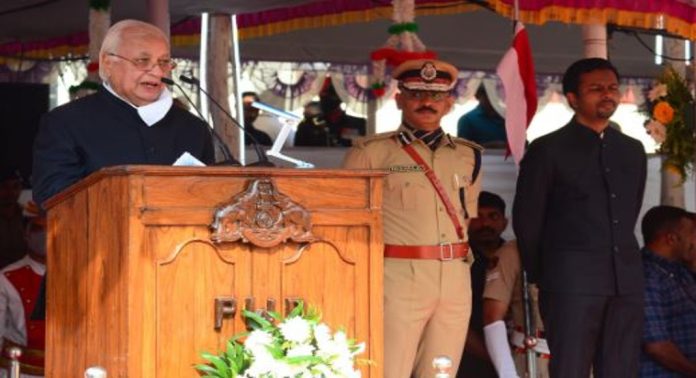 കേന്ദ്രത്തിന് പ്രശംസയും കേരളത്തിനു വിമർശനവുമായി ഗവർണർ ആരിഫ് മുഹമ്മദ് ഖാൻ കേന്ദ്രത്തിന് പ്രശംസയും കേരളത്തിനു വിമർശനവുമായി ഗവർണർ ആരിഫ് മുഹമ്മദ് ഖാൻ
