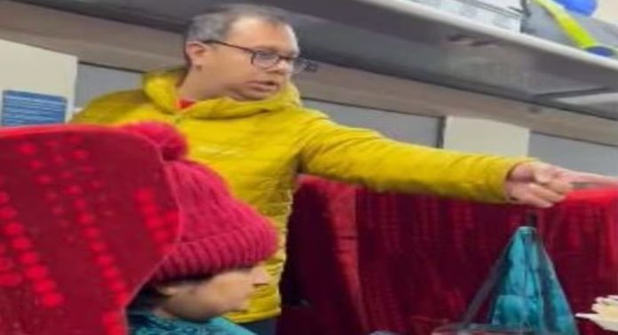 വന്ദേഭാരതില് മോശം ഭക്ഷണമെന്ന് യാത്രക്കാരന്റെ പരാതി ; ഉടനടി പ്രതികരണവുമായി റെയില്വേ വന്ദേഭാരതില് മോശം ഭക്ഷണമെന്ന് യാത്രക്കാരന്റെ പരാതി ; ഉടനടി പ്രതികരണവുമായി റെയില്വേ