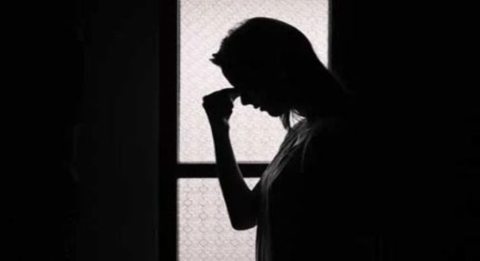 കമ്പനി സിഇഒ ആഡംബര ഹോട്ടലിൽ വെച്ച് പീഡിപ്പിച്ചു ; പരാതിയുമായി യുവതി കമ്പനി സിഇഒ ആഡംബര ഹോട്ടലിൽ വെച്ച് പീഡിപ്പിച്ചു ; പരാതിയുമായി യുവതി