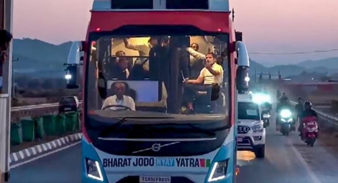 ഇത് വീടോ ബസോ ; ലിഫ്റ്റ് മുതൽ കോൺഫറൻസ് റൂമും വരെ തെലങ്കാന രജിസ്ട്രേഷൻ ബസ് രാഹുൽ ഗാന്ധിക്ക് വീടാകും, ഒന്നും മിണ്ടാൻ പറ്റാതെ ചിലർ ….! ഇത് വീടോ ബസോ ; ലിഫ്റ്റ് മുതൽ കോൺഫറൻസ് റൂമും വരെ തെലങ്കാന രജിസ്ട്രേഷൻ ബസ് രാഹുൽ ഗാന്ധിക്ക് വീടാകും, ഒന്നും മിണ്ടാൻ പറ്റാതെ ചിലർ ….!