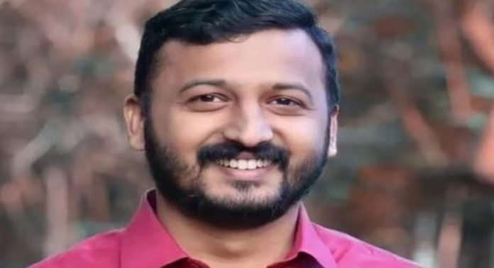 പൊലീസ് നടപടി ഭീകരവാദികളെ അറസ്റ്റ് ചെയ്യുന്നതുപോലെ ; തുറന്നുപറഞ്ഞ് രാഹുൽ മാങ്കൂട്ടത്തിലിന്റെ മാതാവ് പൊലീസ് നടപടി ഭീകരവാദികളെ അറസ്റ്റ് ചെയ്യുന്നതുപോലെ ; തുറന്നുപറഞ്ഞ് രാഹുൽ മാങ്കൂട്ടത്തിലിന്റെ മാതാവ്