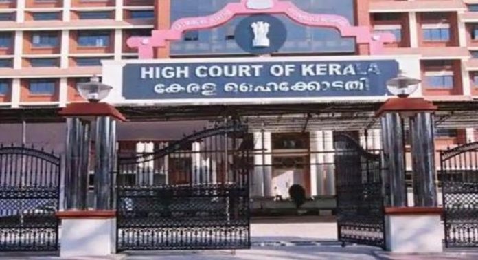 മുഖ്യമന്ത്രിയുടെ ദുരിതാശ്വാസ നിധി ; ലോകായുക്ത ഉത്തരവ് ചോദ്യം ചെയ്തുള്ള ഹർജി ഇന്ന് ഹൈക്കോടതി പരിഗണിക്കും മുഖ്യമന്ത്രിയുടെ ദുരിതാശ്വാസ നിധി ; ലോകായുക്ത ഉത്തരവ് ചോദ്യം ചെയ്തുള്ള ഹർജി ഇന്ന് ഹൈക്കോടതി പരിഗണിക്കും