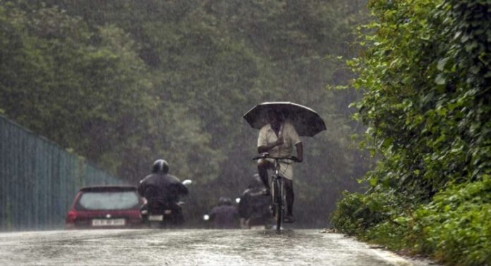 സംസ്ഥാനത്ത് ശക്തമായ മഴയ്ക്ക് സാധ്യത ; മൂന്ന് ജില്ലകളിൽ യെല്ലോ അലർട്ട് സംസ്ഥാനത്ത് ശക്തമായ മഴയ്ക്ക് സാധ്യത ; മൂന്ന് ജില്ലകളിൽ യെല്ലോ അലർട്ട്