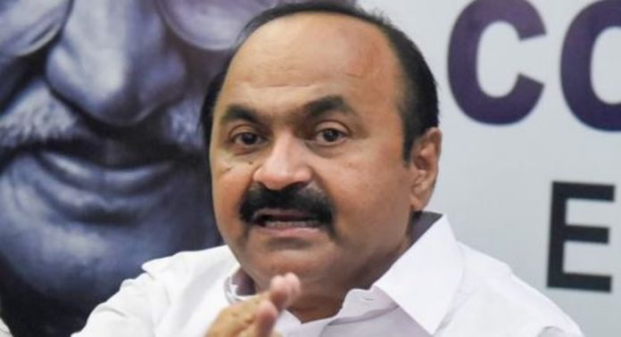 കരുവന്നൂരില് ഒന്നാം പ്രതി സിപിഎം ; രൂക്ഷ വിമർശനവുമായി പ്രതിപക്ഷ നേതാവ് കരുവന്നൂരില് ഒന്നാം പ്രതി സിപിഎം ; രൂക്ഷ വിമർശനവുമായി പ്രതിപക്ഷ നേതാവ്