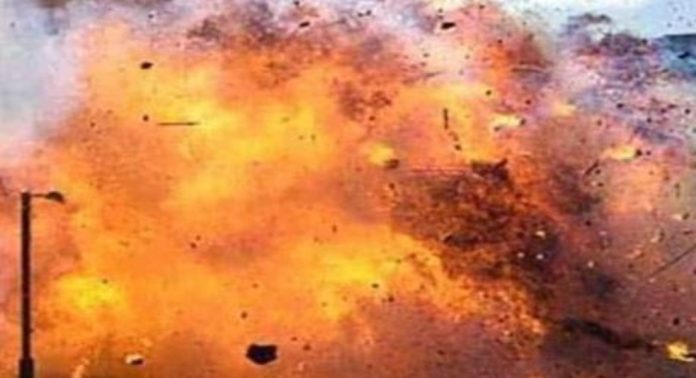പാകിസ്ഥാനിൽ പോളിയോ വാക്സിനേഷൻ സംഘത്തിന് നേരെ ബോംബാക്രമണം ; ഏഴ് പേർ കൊല്ലപ്പെട്ടു പാകിസ്ഥാനിൽ പോളിയോ വാക്സിനേഷൻ സംഘത്തിന് നേരെ ബോംബാക്രമണം ; ഏഴ് പേർ കൊല്ലപ്പെട്ടു