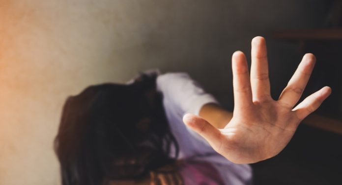 കർണാടകയിൽ ഒമ്പതാം ക്ലാസ് വിദ്യാർത്ഥിനി പ്രസവിച്ചു ; പത്താം ക്ലാസുകാരനായി തെരച്ചിൽ ഊർജിതമാക്കി പോലീസ് കർണാടകയിൽ ഒമ്പതാം ക്ലാസ് വിദ്യാർത്ഥിനി പ്രസവിച്ചു ; പത്താം ക്ലാസുകാരനായി തെരച്ചിൽ ഊർജിതമാക്കി പോലീസ്