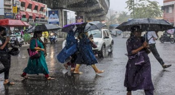 സംസ്ഥാനത്ത് ഇന്നും ശക്തമായ മഴയ്ക്ക് സാധ്യത സംസ്ഥാനത്ത് ഇന്നും ശക്തമായ മഴയ്ക്ക് സാധ്യത