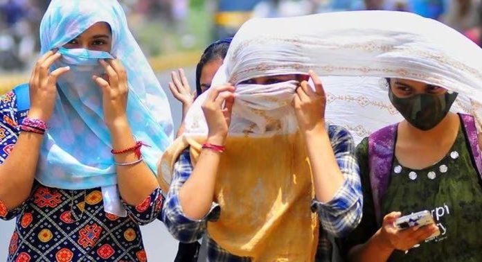 സംസ്ഥാനത്ത് കനത്ത ചൂട് ; ഇന്നലെ രാജ്യത്ത് ഏറ്റവും കൂടുതൽ ചൂട് തിരുവനന്തപുരത്ത് ! സംസ്ഥാനത്ത് കനത്ത ചൂട് ; ഇന്നലെ രാജ്യത്ത് ഏറ്റവും കൂടുതൽ ചൂട് തിരുവനന്തപുരത്ത് !