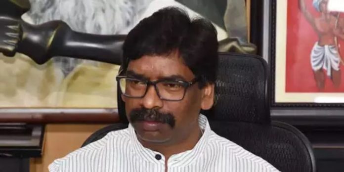 ഖനന അഴിമതി കേസിൽ ജാർഖണ്ഡ് മുഖ്യമന്ത്രി ഹേമന്ത് സോറന്റെ വീട്ടിൽ ഇഡി സംഘം എത്തി ഖനന അഴിമതി കേസിൽ ജാർഖണ്ഡ് മുഖ്യമന്ത്രി ഹേമന്ത് സോറന്റെ വീട്ടിൽ ഇഡി സംഘം എത്തി