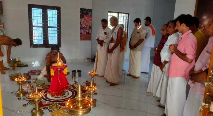 പടയണി പൈതൃക കലാകേന്ദ്രത്തിൻ്റെയും കോലപ്പുരയുടെയും സമർപ്പണം നടന്നു പടയണി പൈതൃക കലാകേന്ദ്രത്തിൻ്റെയും കോലപ്പുരയുടെയും സമർപ്പണം നടന്നു