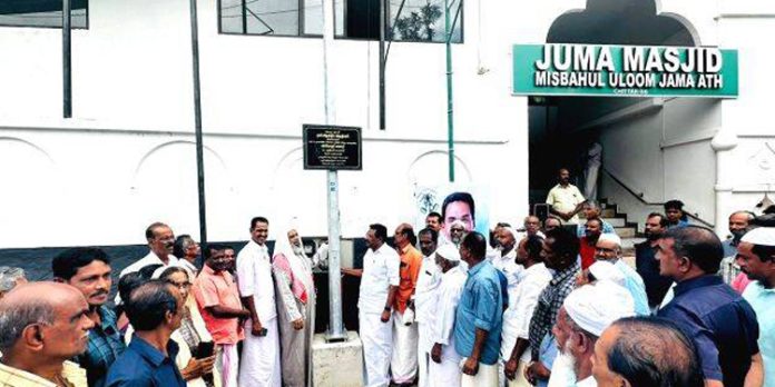 മിനി മാസ്റ്റ് ലൈറ്റിന്റെ സ്വിച്ച് ഓൺ കർമ്മം നിർവഹിച്ചു മിനി മാസ്റ്റ് ലൈറ്റിന്റെ സ്വിച്ച് ഓൺ കർമ്മം നിർവഹിച്ചു